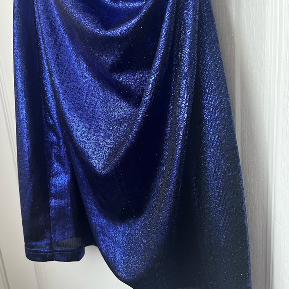 Dress purchased from revolve. Metallic purple. Very comfortable and elegant - Picture 4 of 4